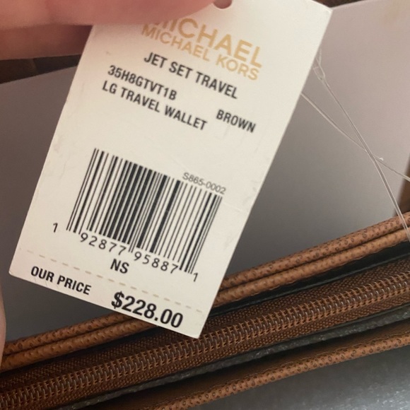 Micheal Kors wallet - Picture 3 of 4